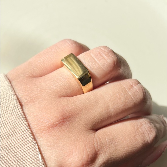 18k gold over Stainless steel
Ring - Picture 4 of 4